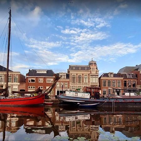 B&B Aan De Gracht Леэварден Экстерьер фото